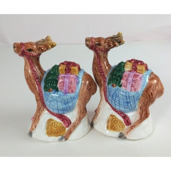 Vintage The Season's Collection Reindeer Carrying Presents Salt & Pepper Shakers - Picture 5 of 7